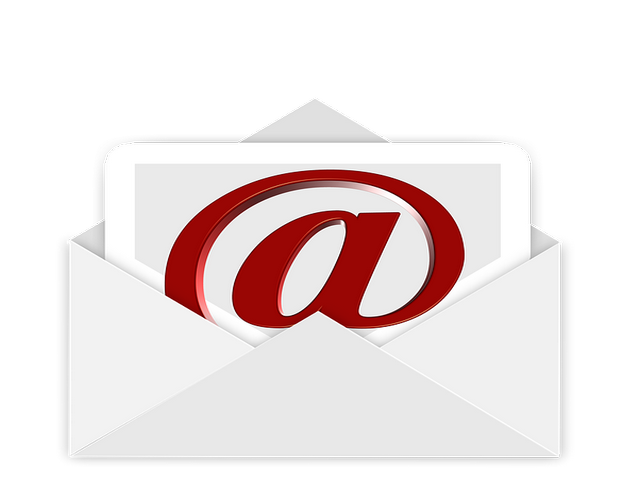 Briefumschlag mit einem ätt-zeichen in rot