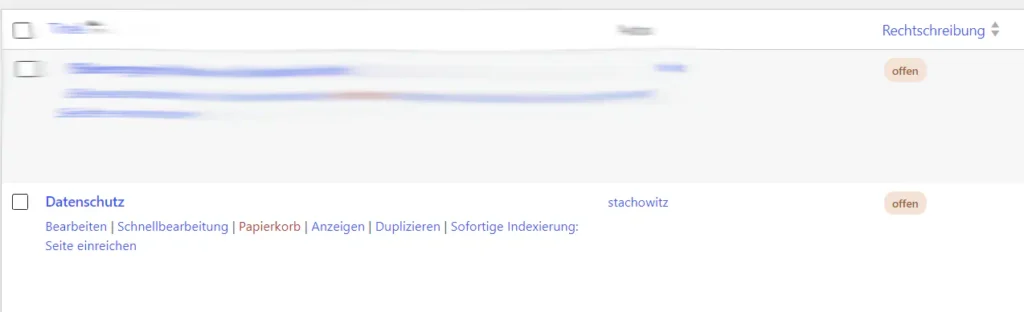 Screenshot vom WP Backend. Seiten mit einem Hinweis zur Rechtschreibprüfung versehen.